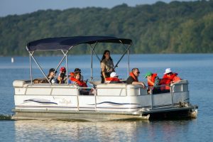 Barco con turistas
