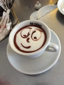 Café con carita sonriente