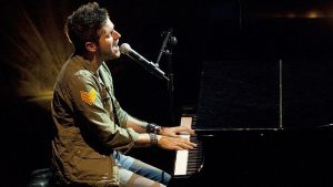 Pablo López al piano