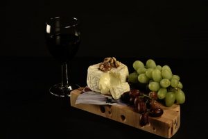 queso, vino y uvas