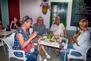 Estudiantes en un tour de tapas